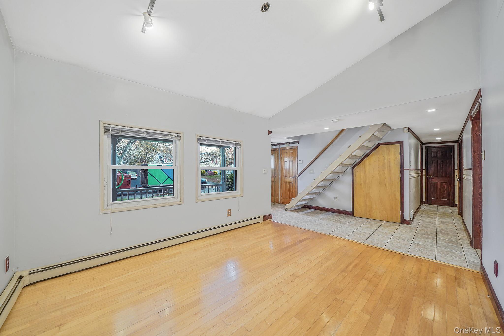 #4 photo, 56 Matsunaye Drive, サフォーク郡 Medford , NY 11763