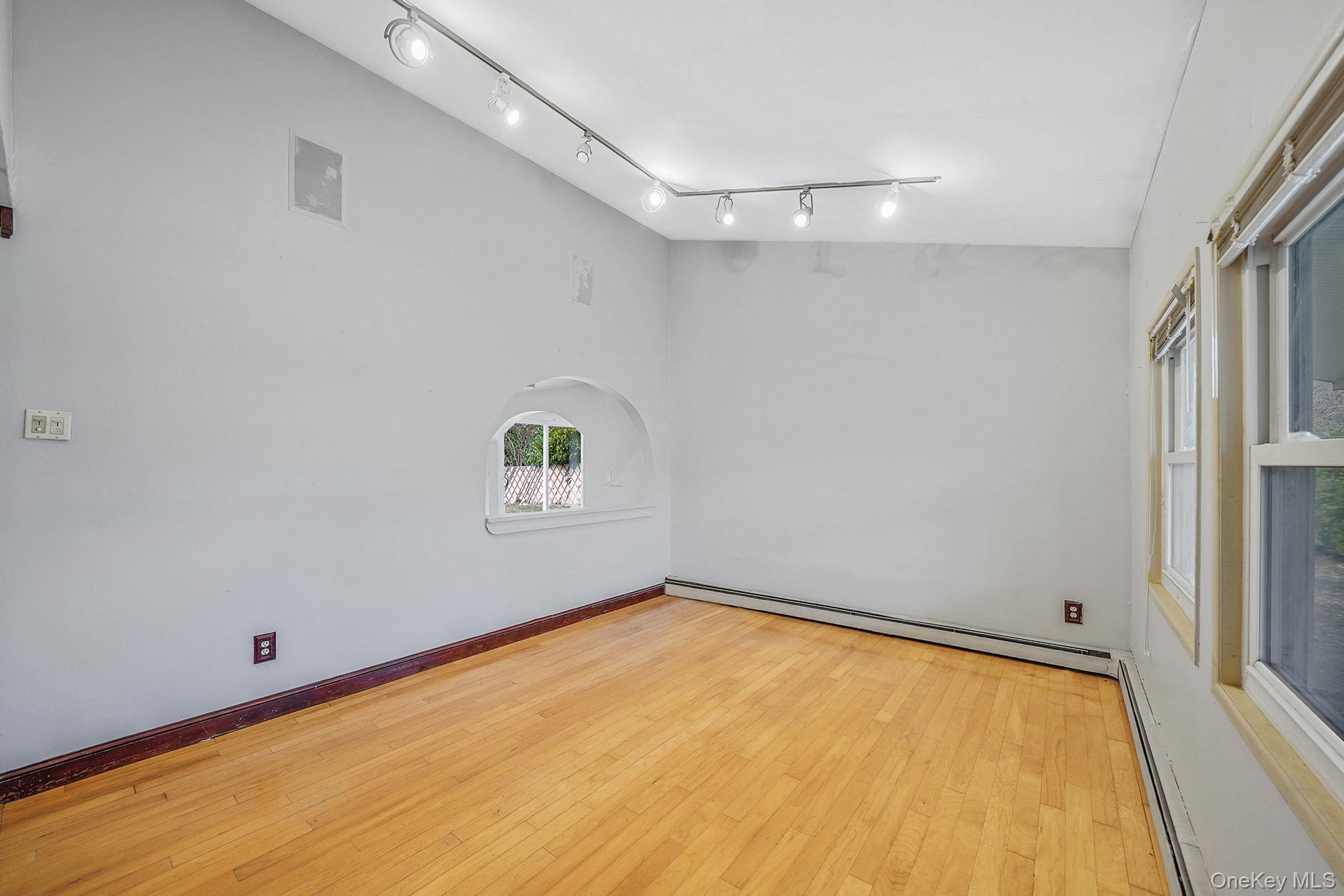 #5 photo, 56 Matsunaye Drive, サフォーク郡 Medford , NY 11763