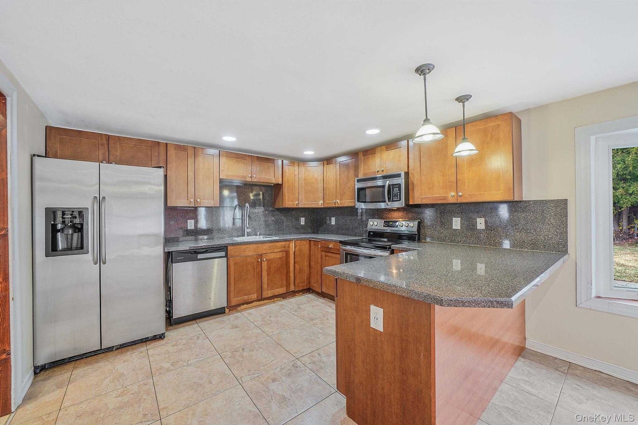 #6 photo, 56 Matsunaye Drive, サフォーク郡 Medford , NY 11763