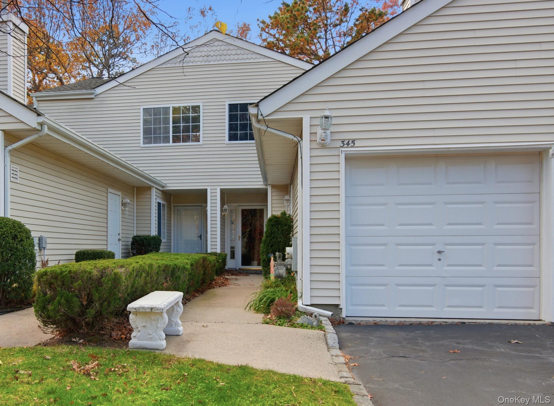 #1 photo, 345 Colonial Circle, Саффолк ‖ Manorville , NY 11949