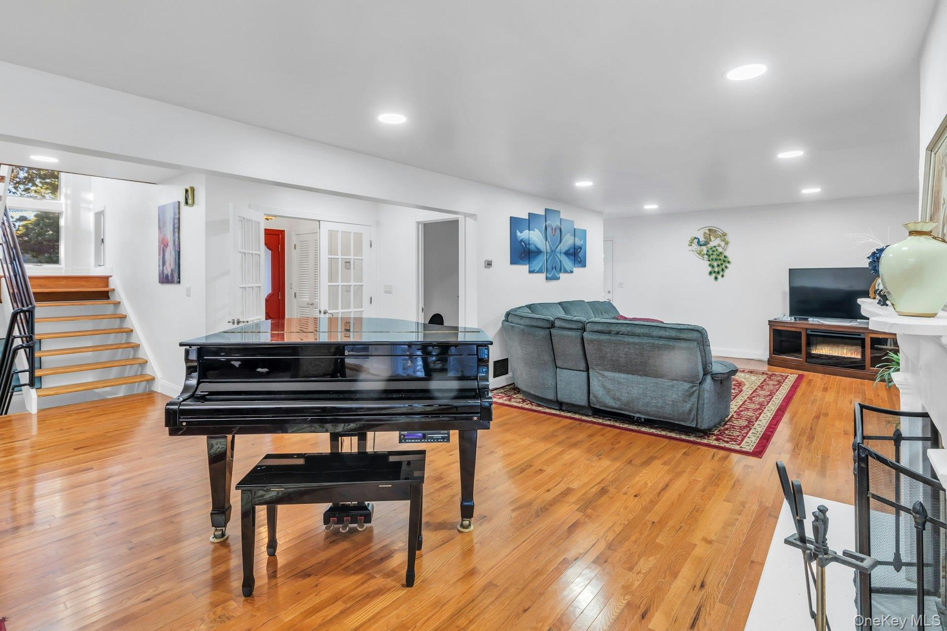 #8 photo, 19 Bay Woods Drive, Hampton Bays , NY 11946