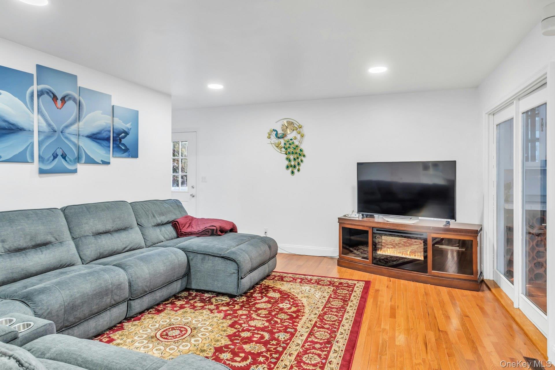 #9 photo, 19 Bay Woods Drive, Hampton Bays , NY 11946