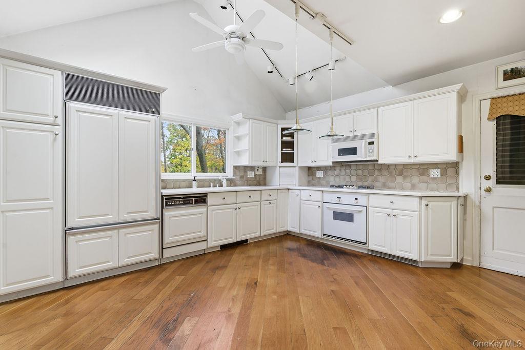 #8 photo, 26 Paul Revere Lane, Centerport , NY 11721