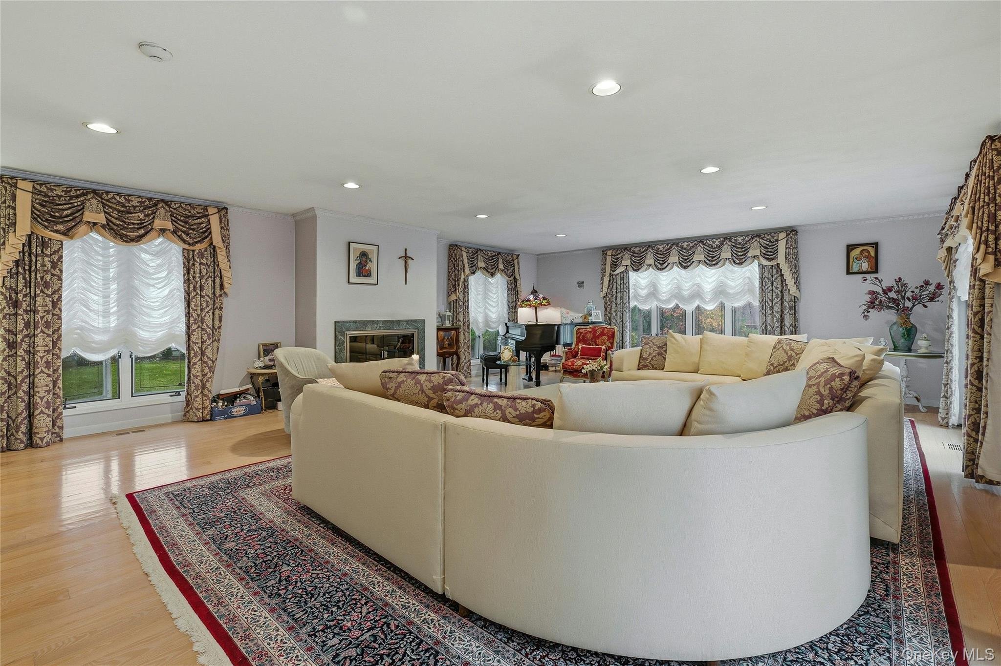 #14 photo, 43 Bristol Drive, Manhasset , NY 11030