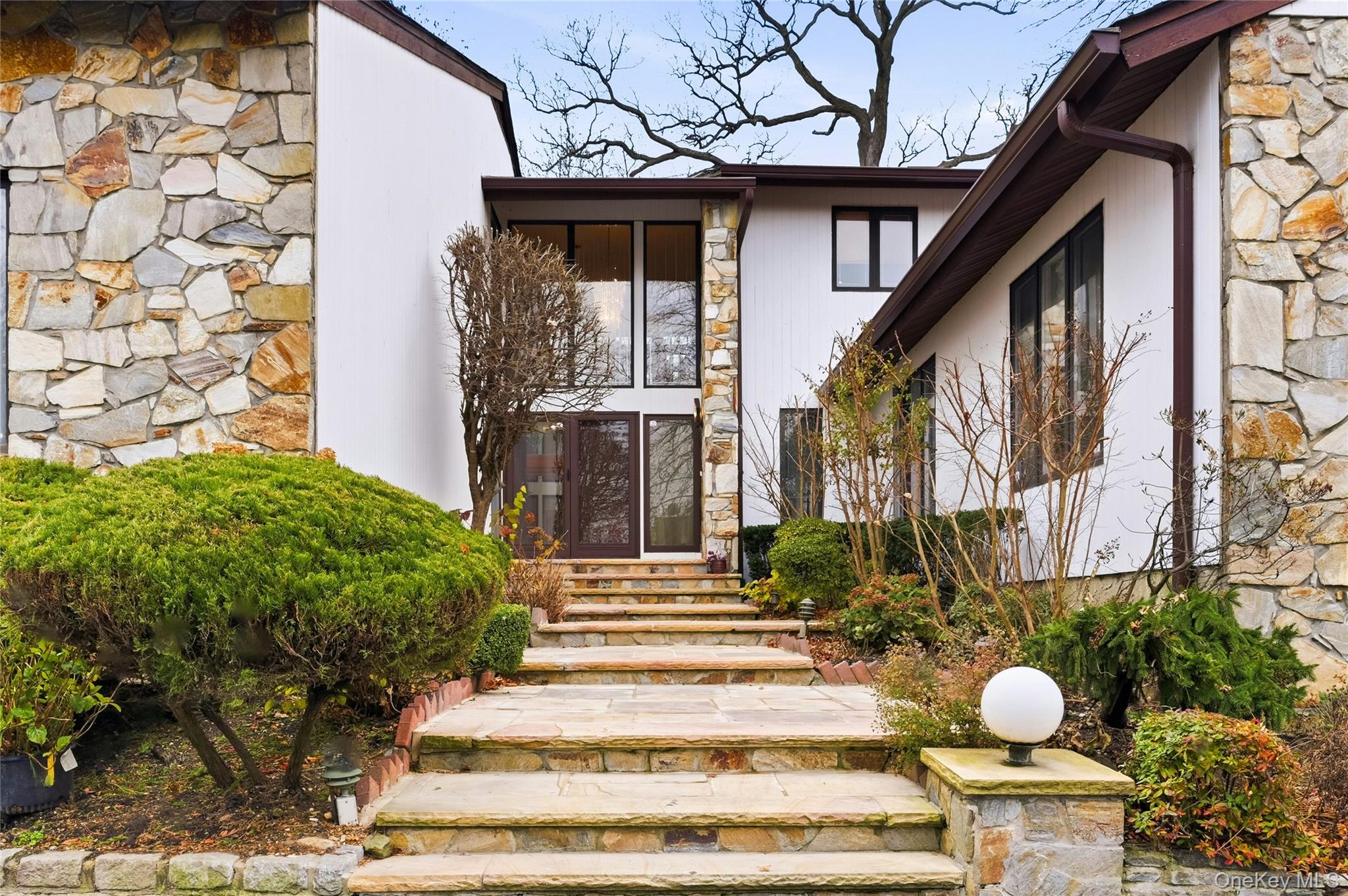 #3 photo, 43 Bristol Drive, Manhasset , NY 11030