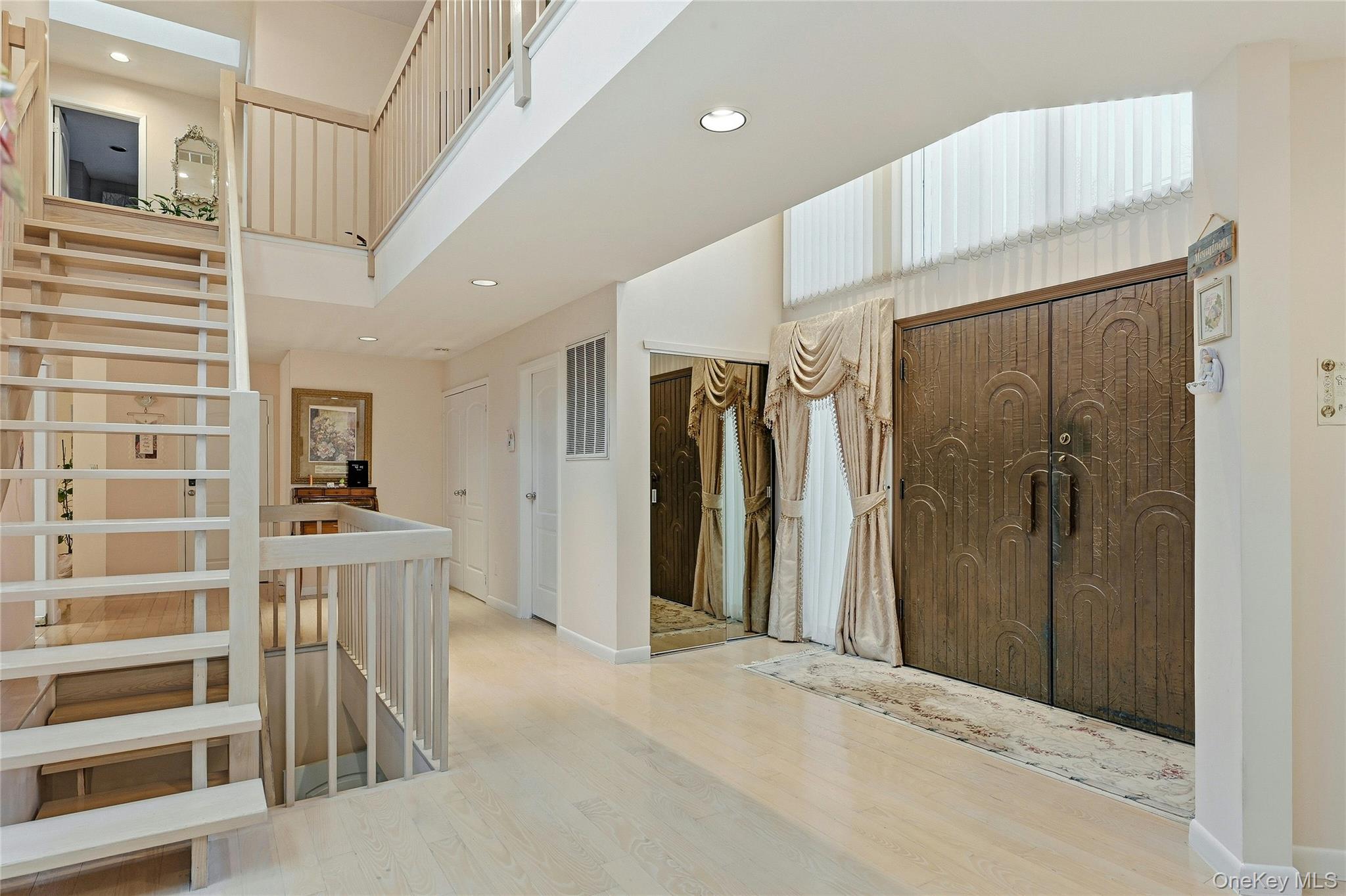 #8 photo, 43 Bristol Drive, Manhasset , NY 11030