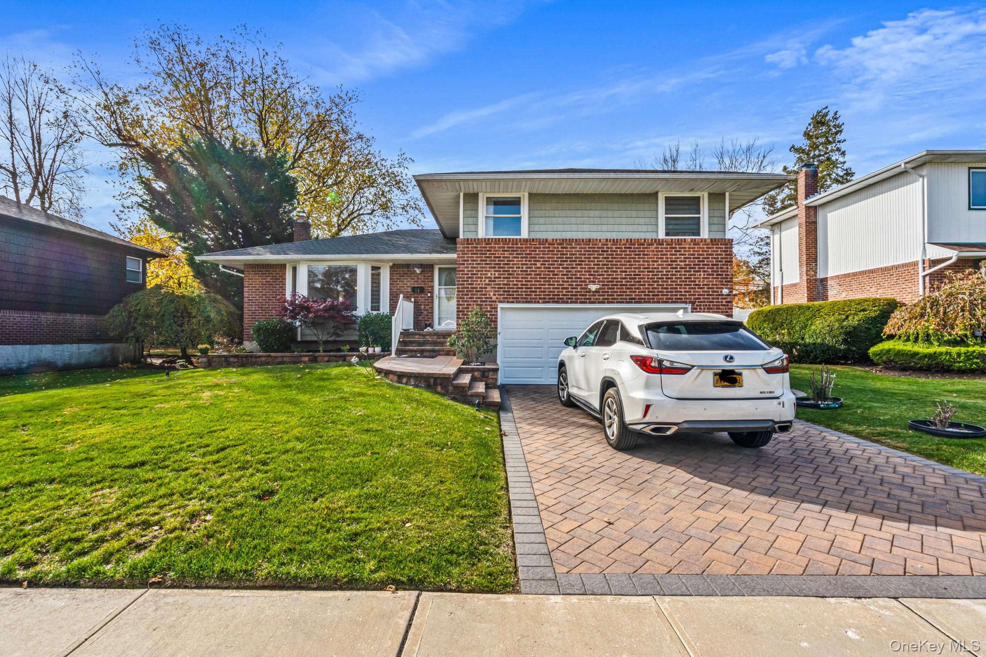 #1 photo, 15 Vista Road, Plainview , NY 11803