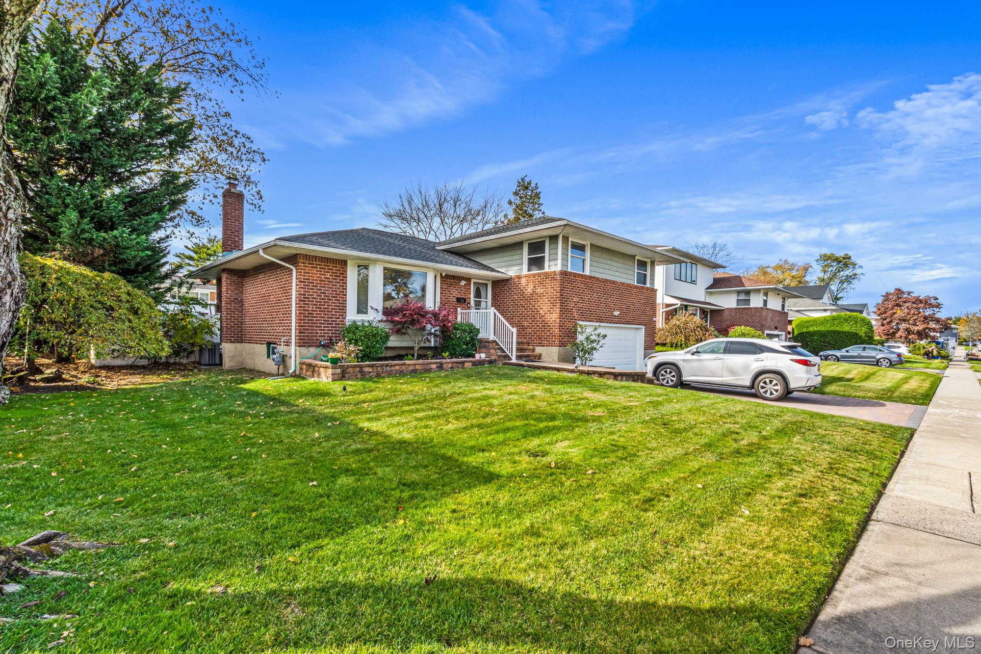 #3 photo, 15 Vista Road, Plainview , NY 11803