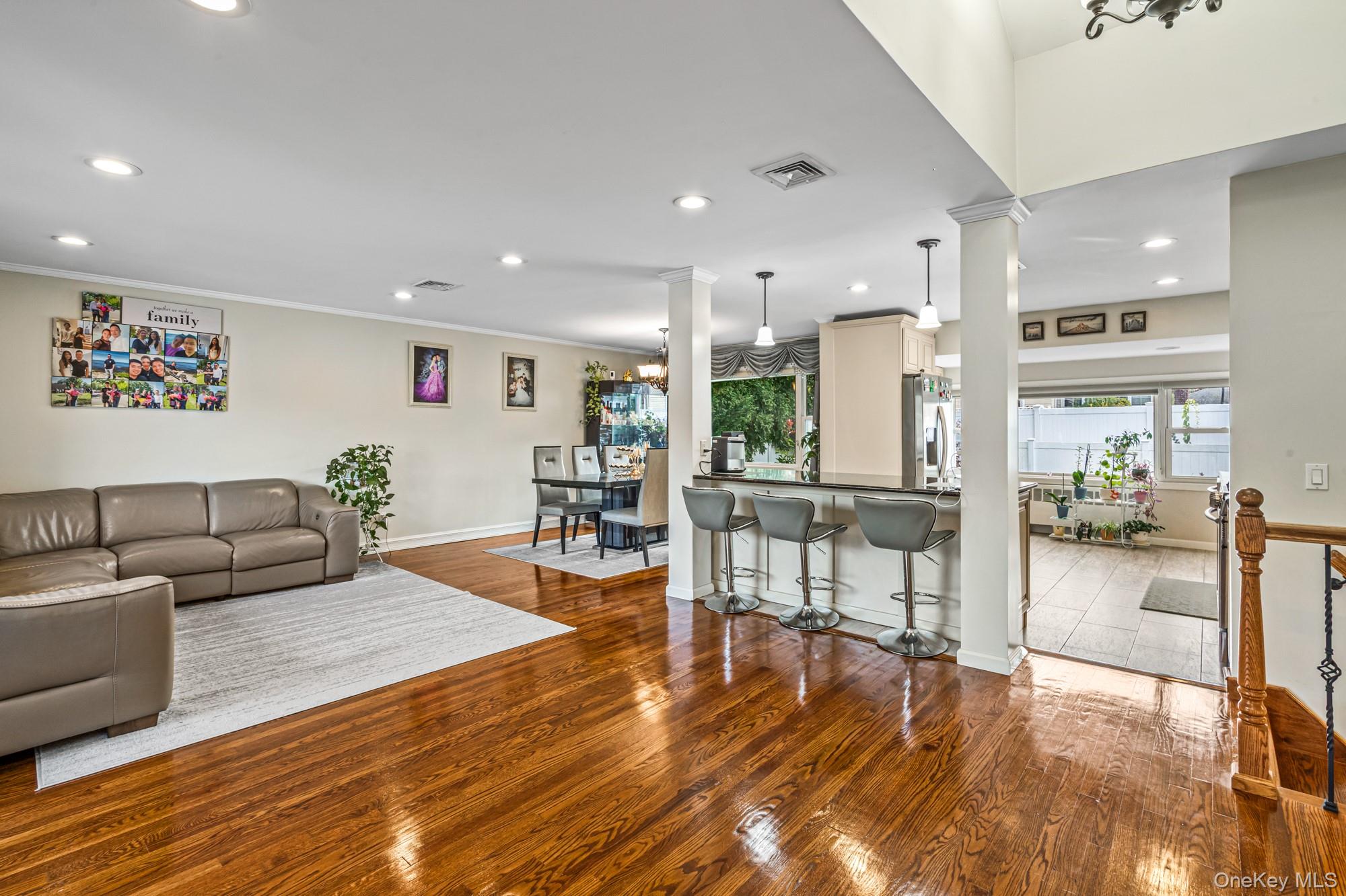 #4 photo, 15 Vista Road, Plainview , NY 11803