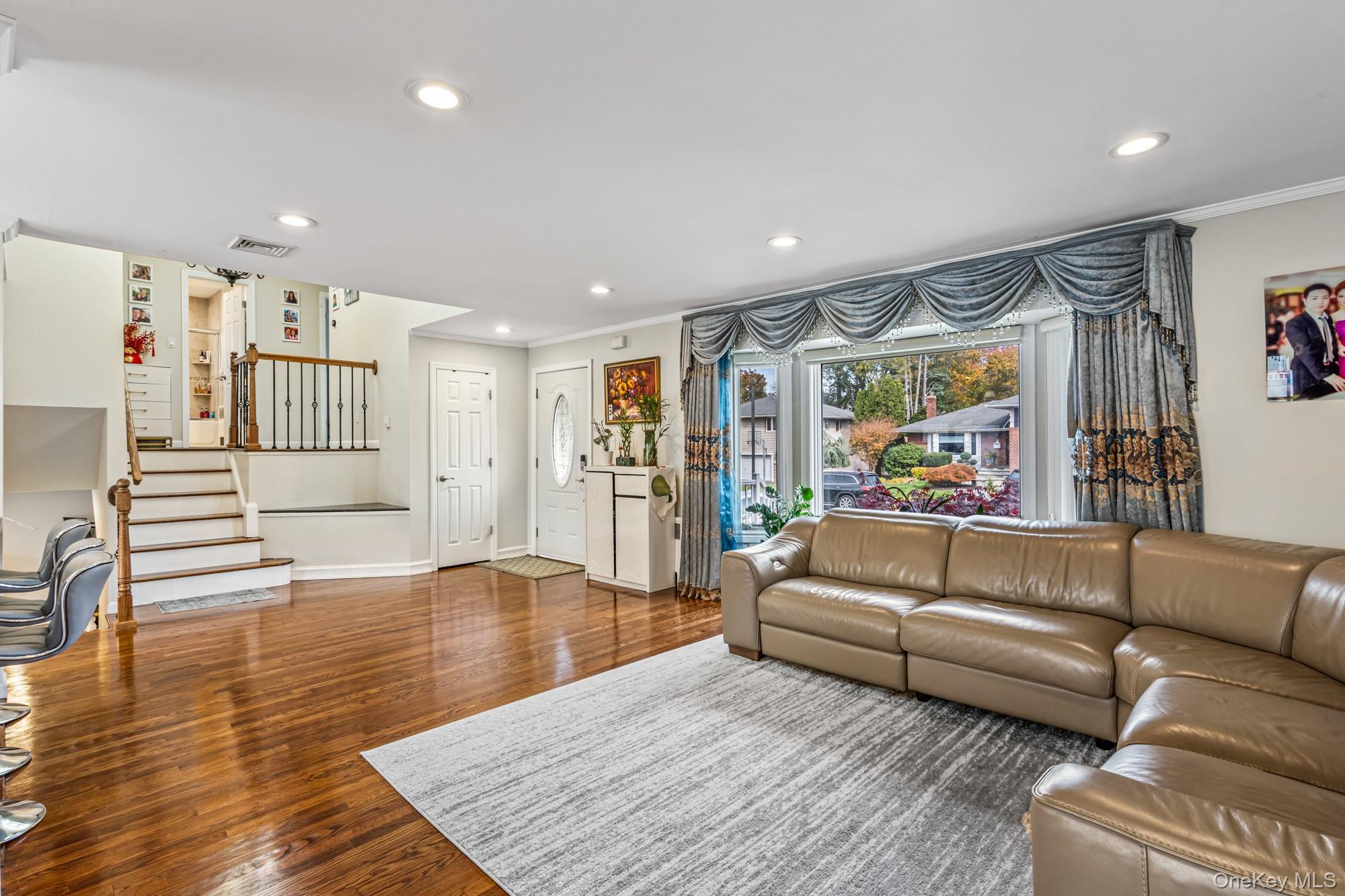 #5 photo, 15 Vista Road, Plainview , NY 11803