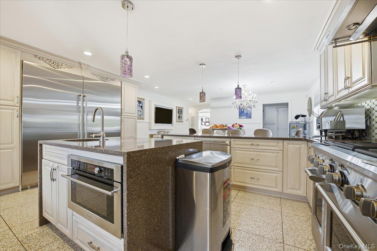 #11 photo, 19 8th Street, Hicksville , NY 11801