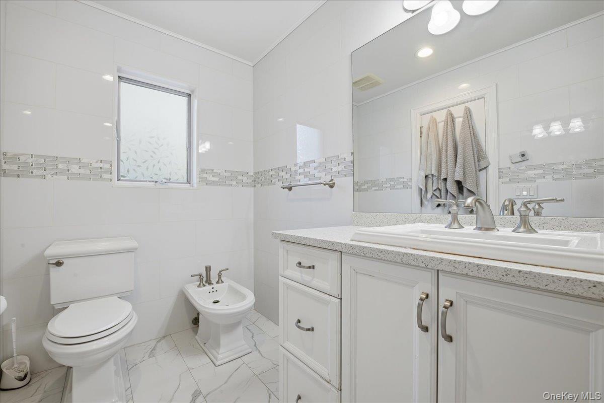 #15 photo, 19 8th Street, Hicksville , NY 11801