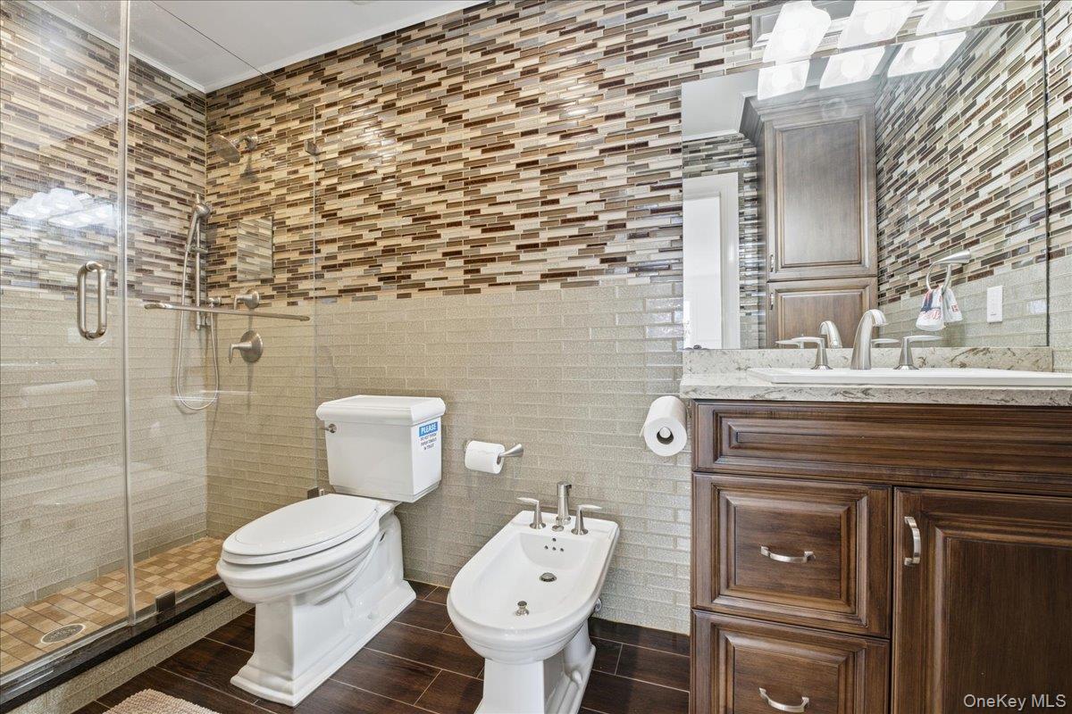 #18 photo, 19 8th Street, Hicksville , NY 11801