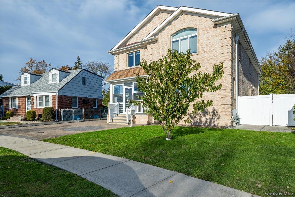 #3 photo, 19 8th Street, Hicksville , NY 11801