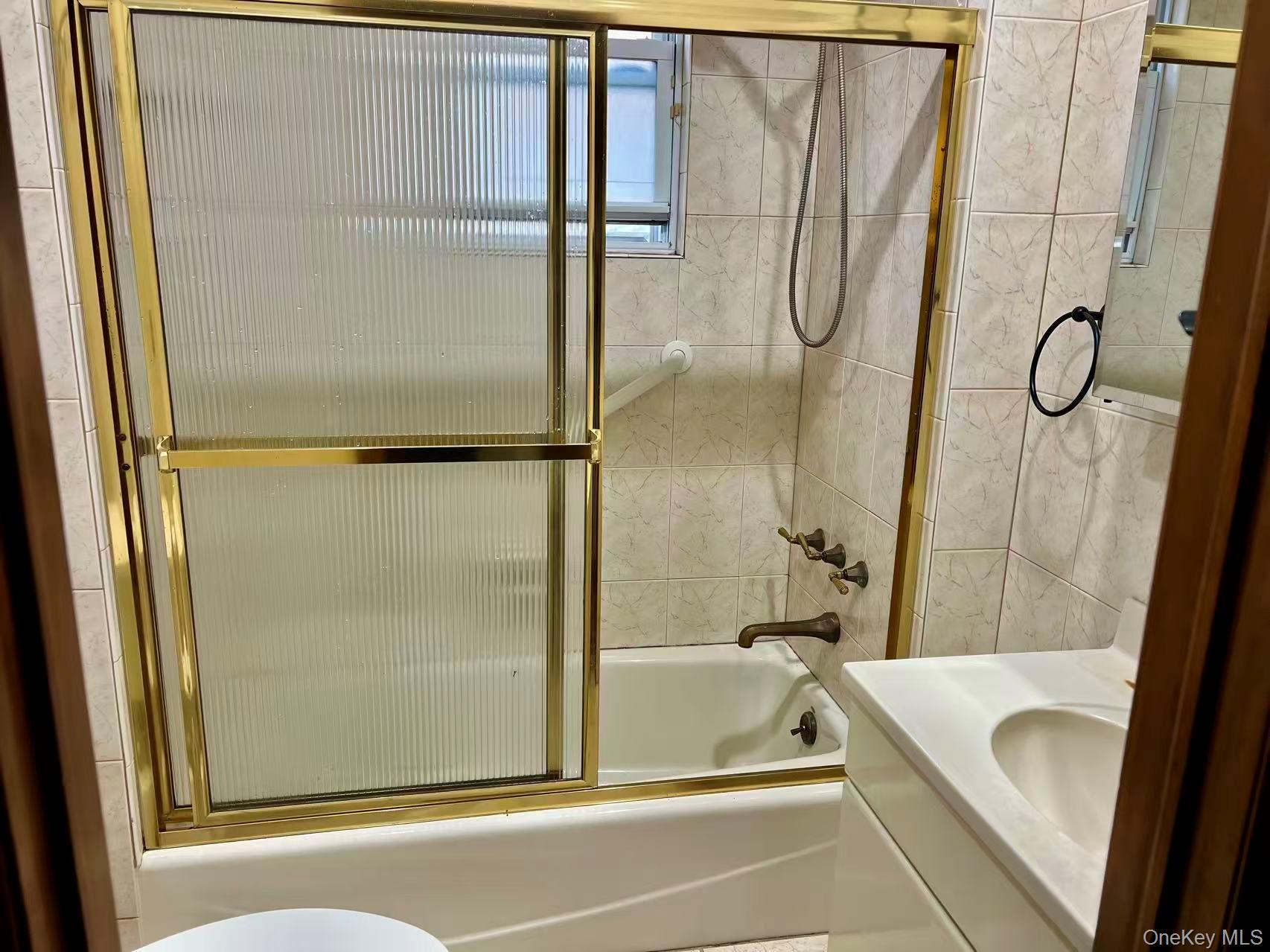 #7 photo, 14915 15th Road, Whitestone , NY 11357