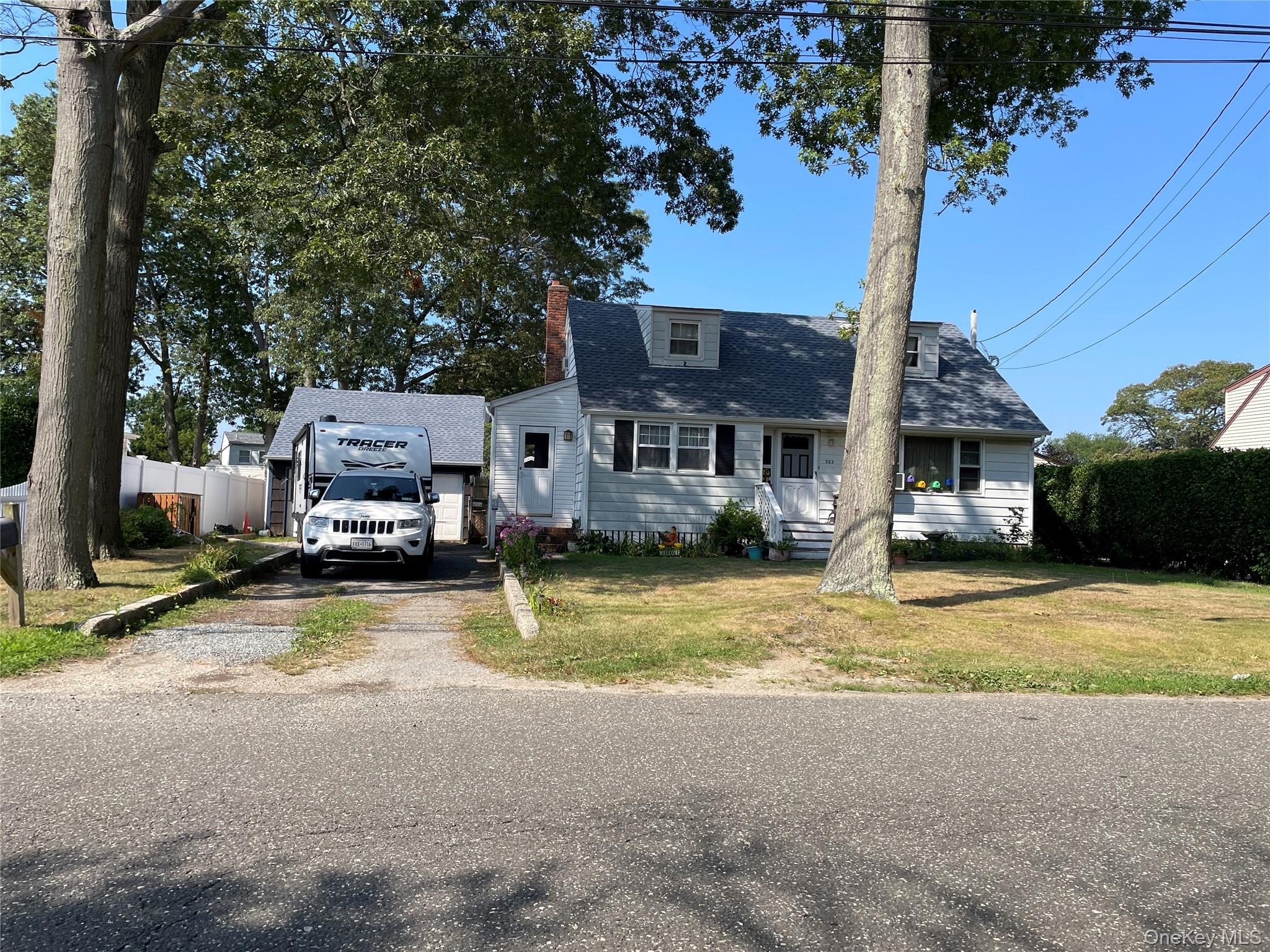 #1 photo, 323 Grand Avenue, Lindenhurst , NY 11757