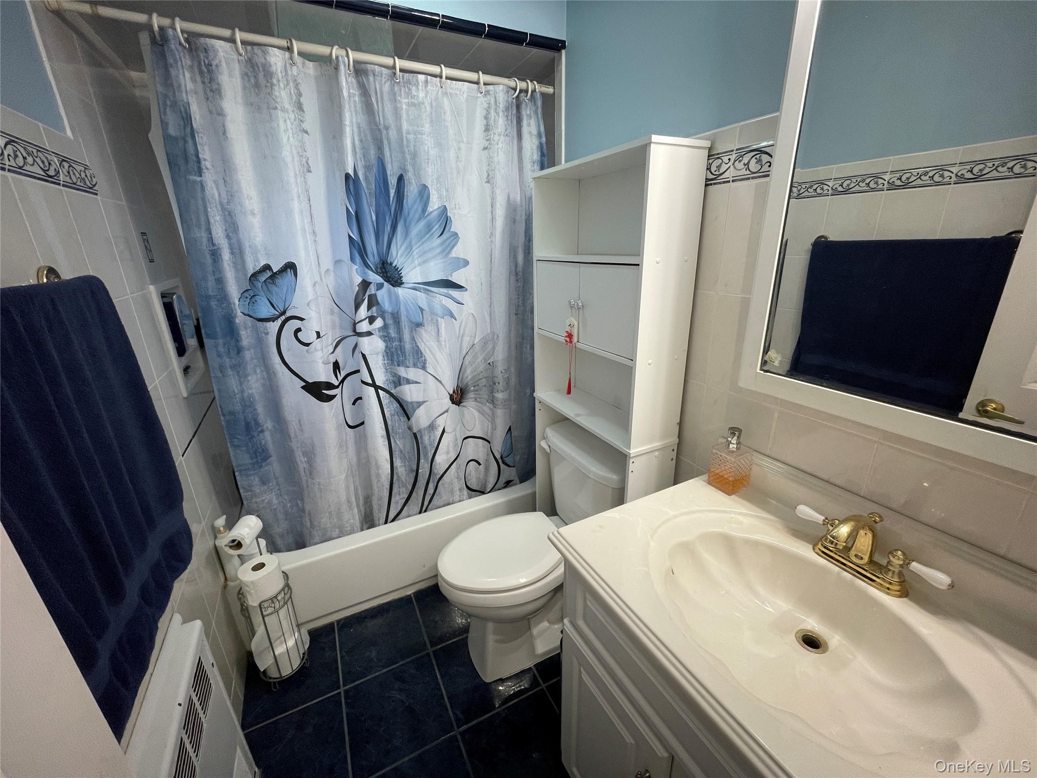 #13 photo, 323 Grand Avenue, Lindenhurst , NY 11757