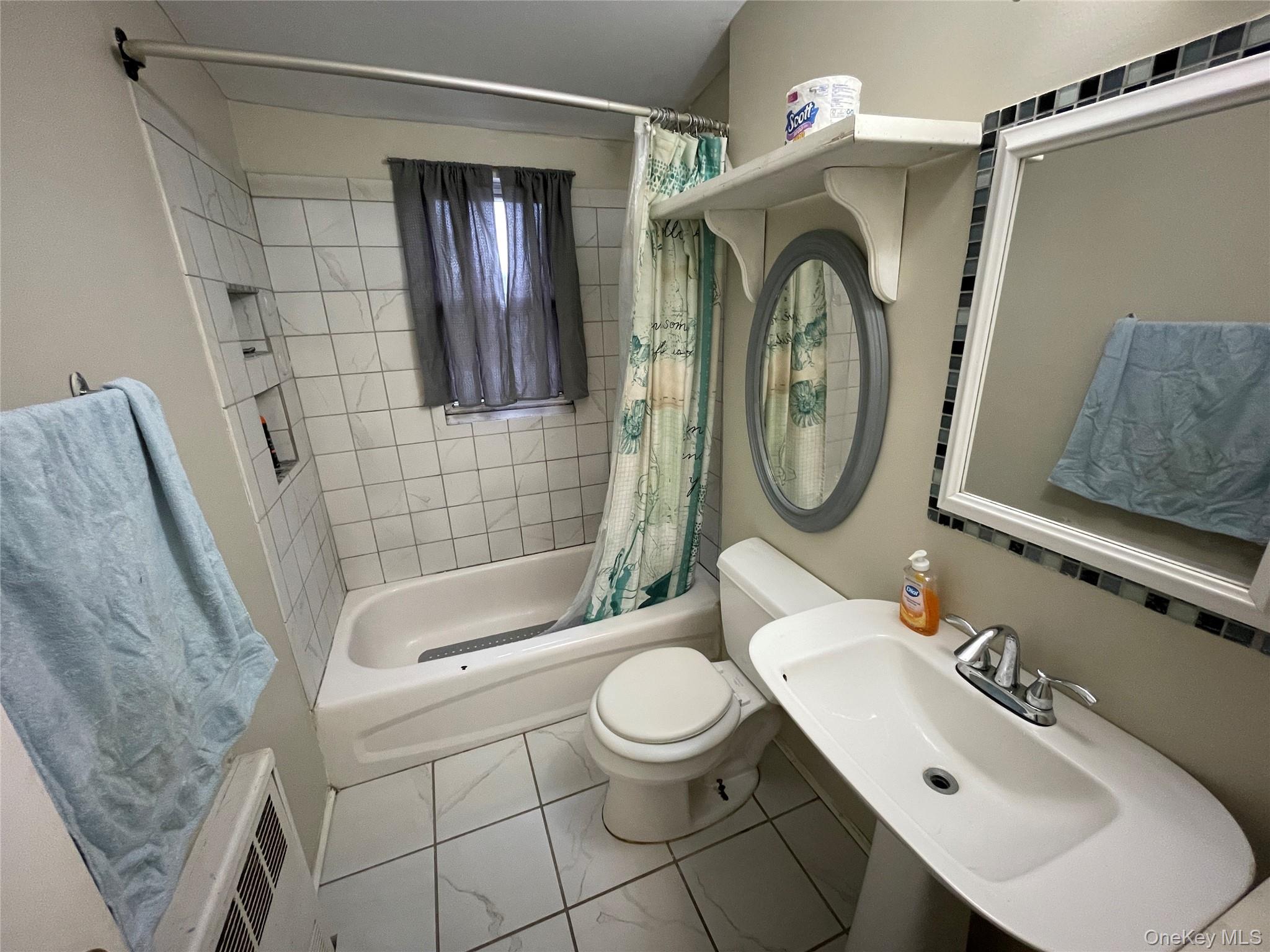 #16 photo, 323 Grand Avenue, Lindenhurst , NY 11757