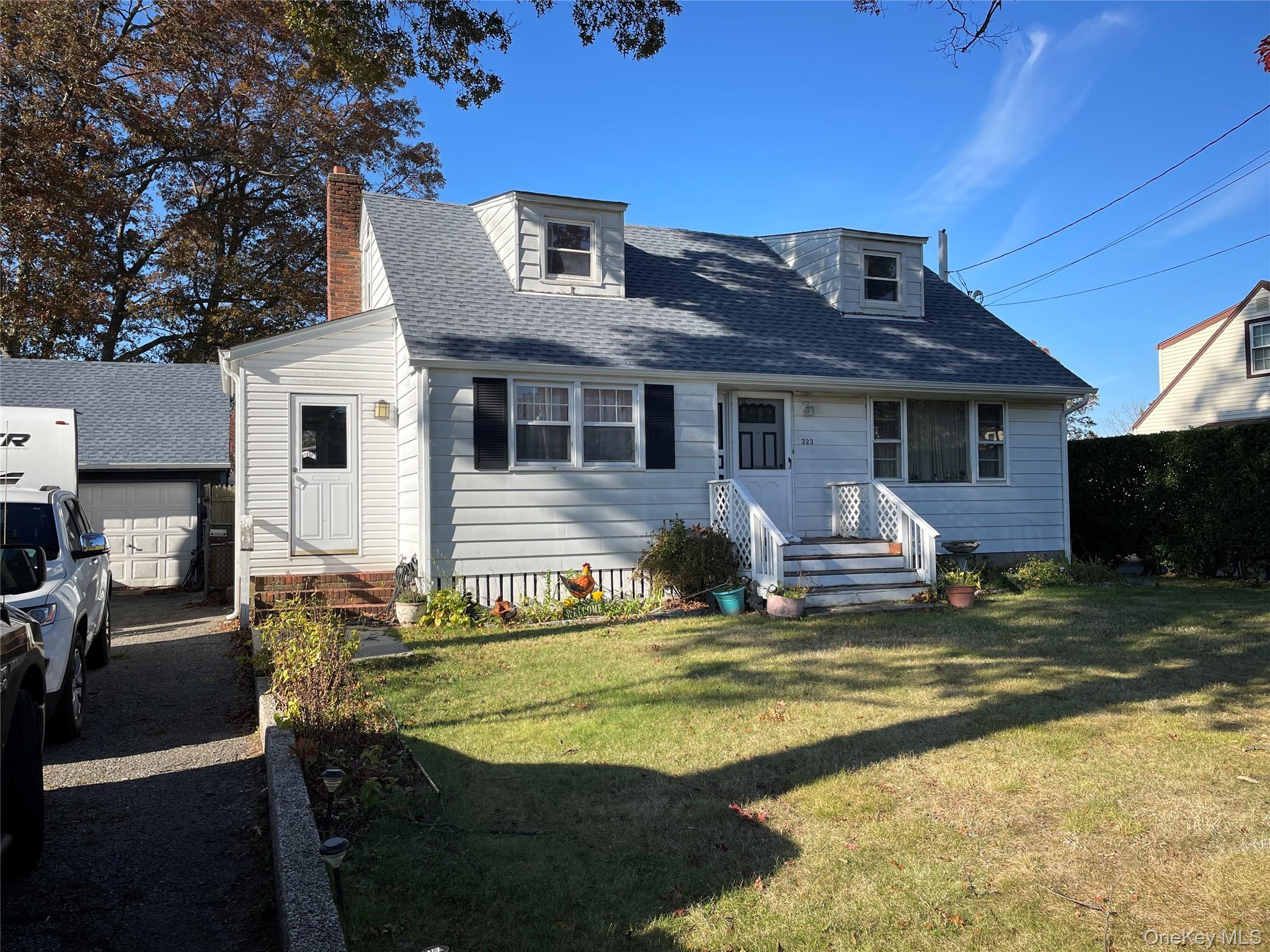 #2 photo, 323 Grand Avenue, Lindenhurst , NY 11757