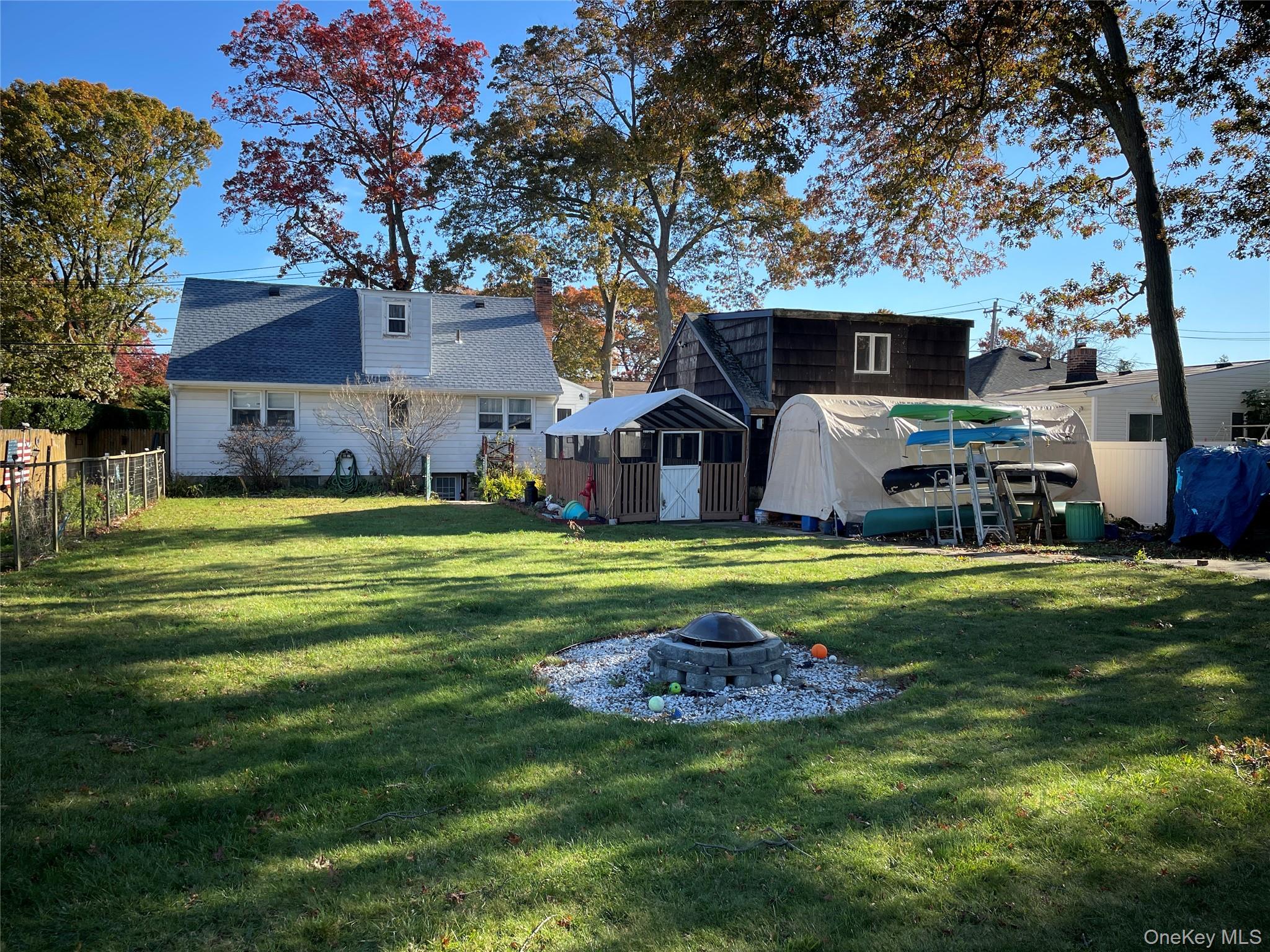 #20 photo, 323 Grand Avenue, Lindenhurst , NY 11757