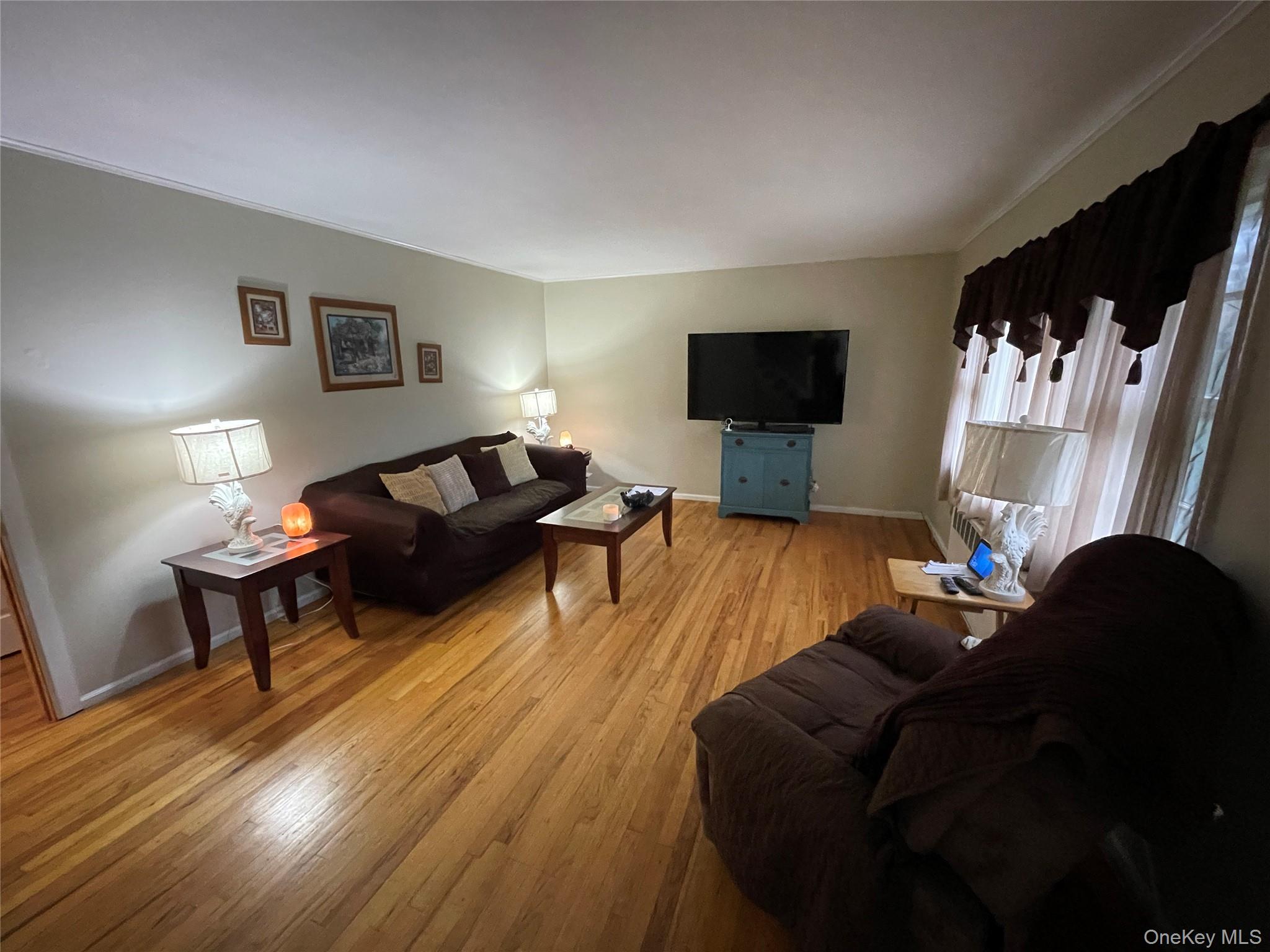 #4 photo, 323 Grand Avenue, Lindenhurst , NY 11757