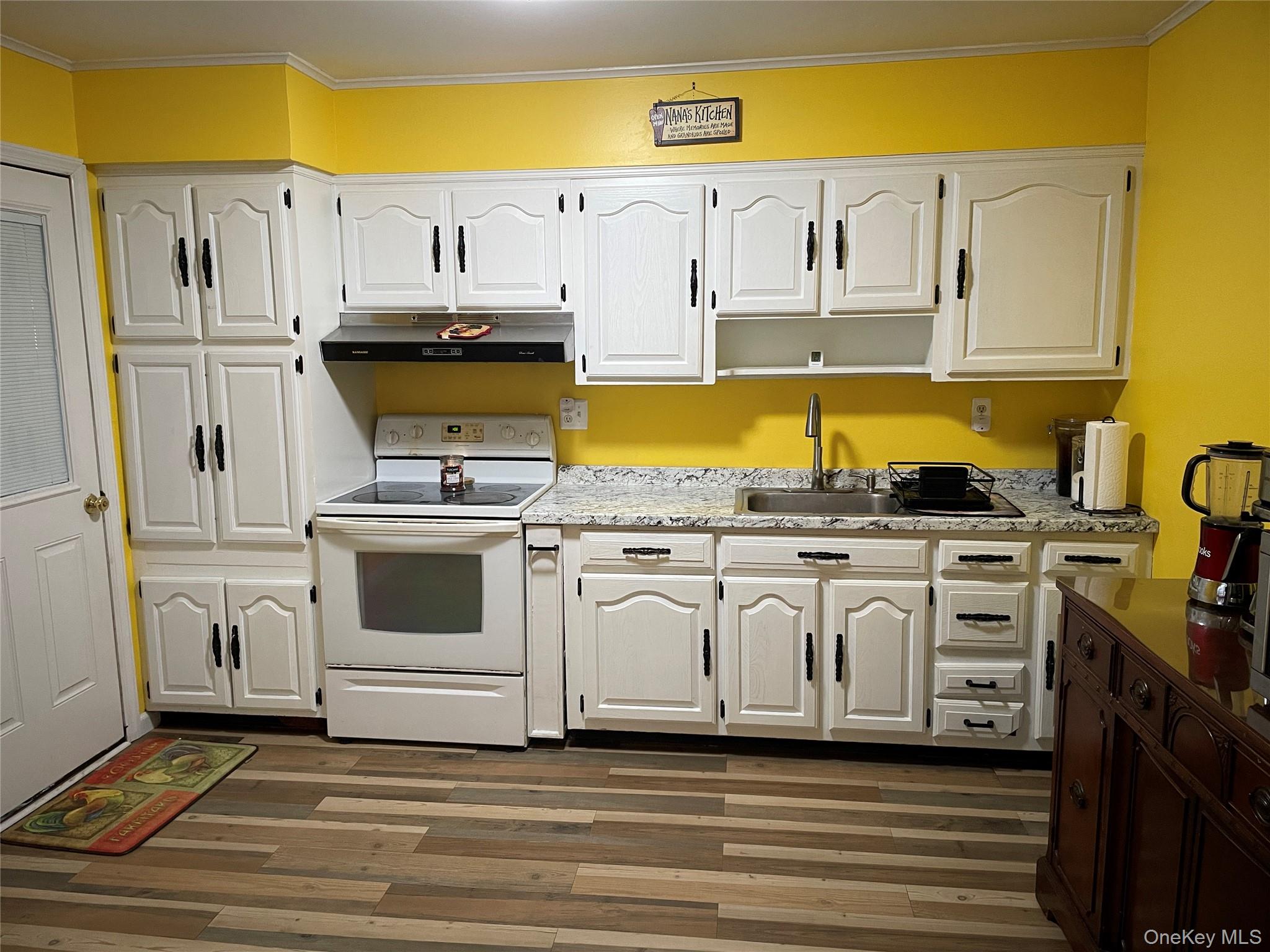 #9 photo, 323 Grand Avenue, Lindenhurst , NY 11757