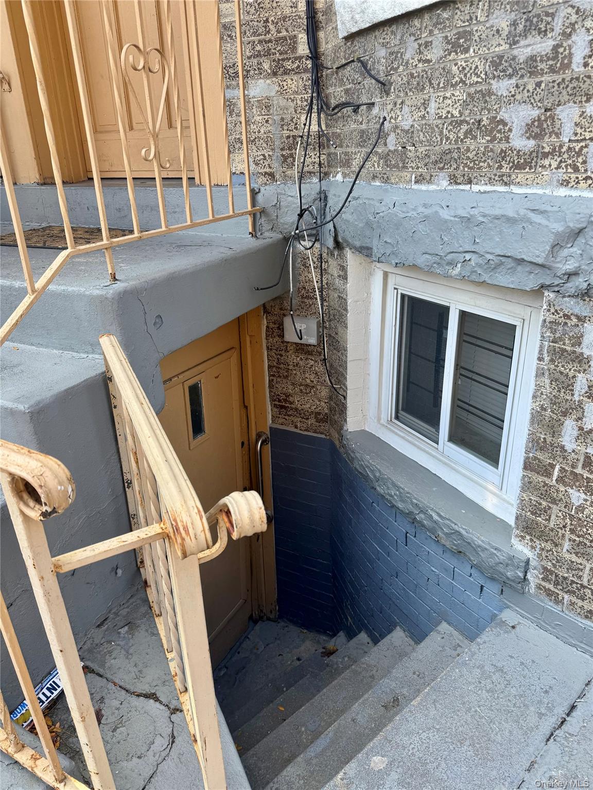 #2 photo, 182 Lincoln Avenue, Brooklyn , NY 11208