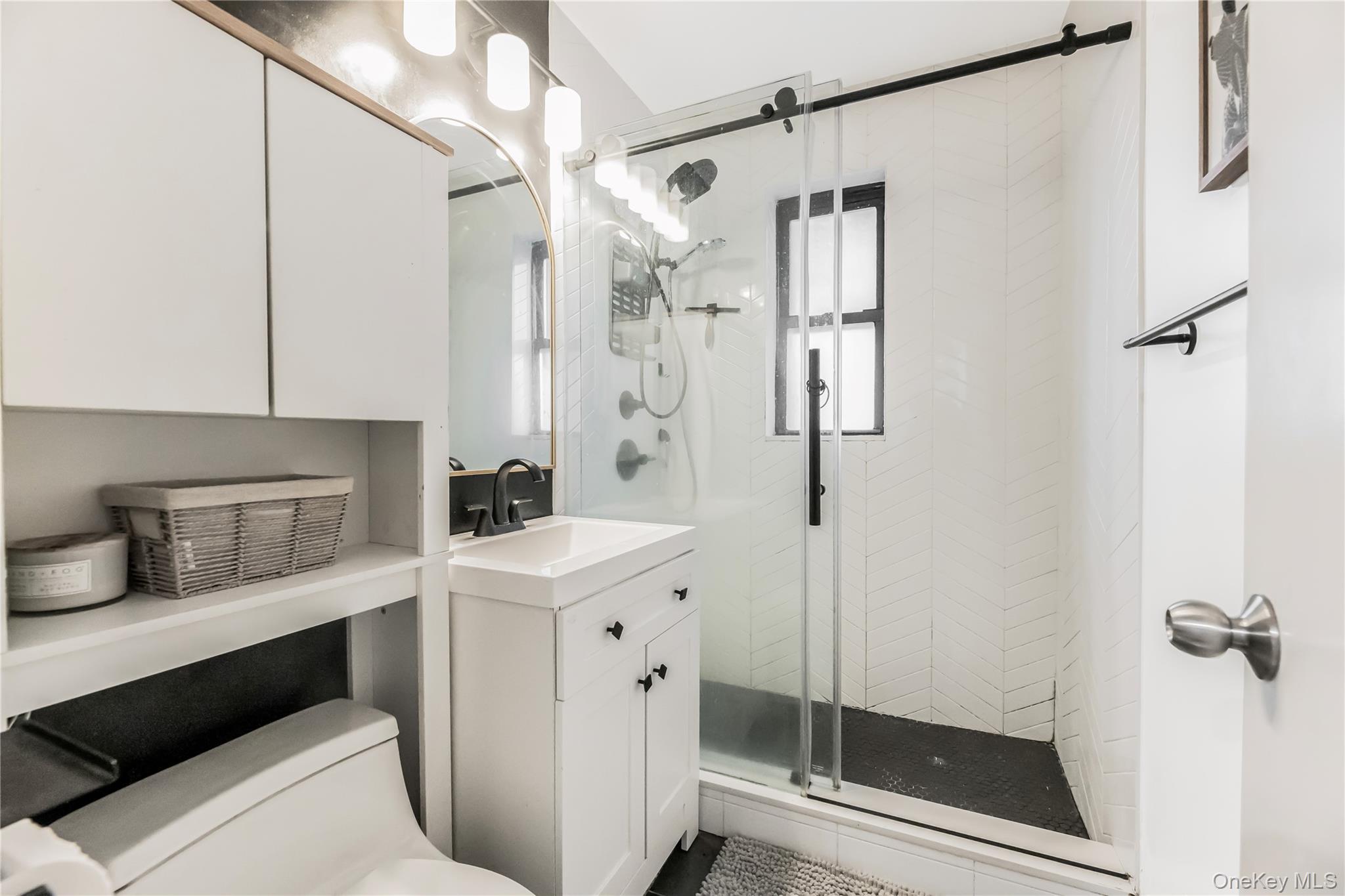 #11 photo, 640 Pelham Road, New Rochelle , NY 10805