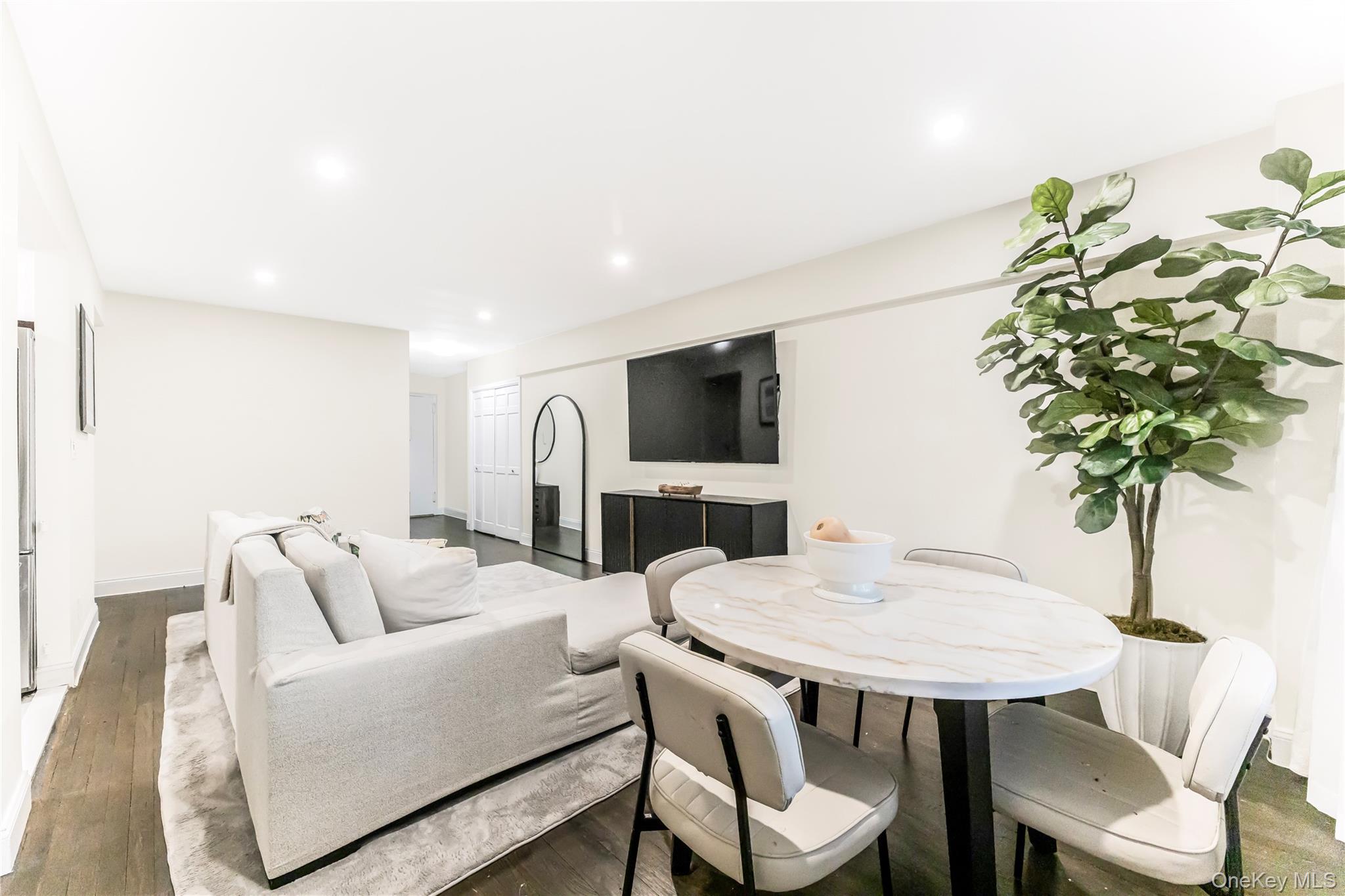 #6 photo, 640 Pelham Road, New Rochelle , NY 10805