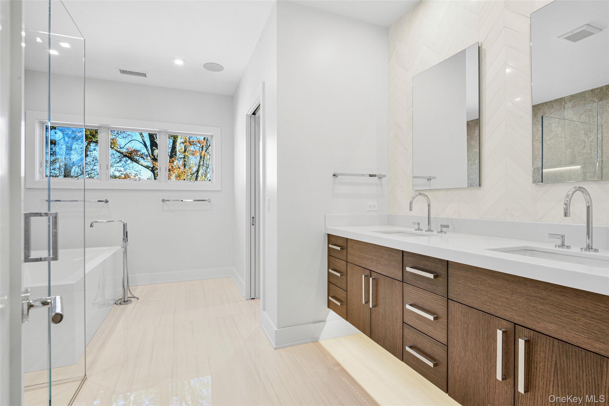 #16 photo, 65 Myrtle Boulevard, Larchmont , NY 10538