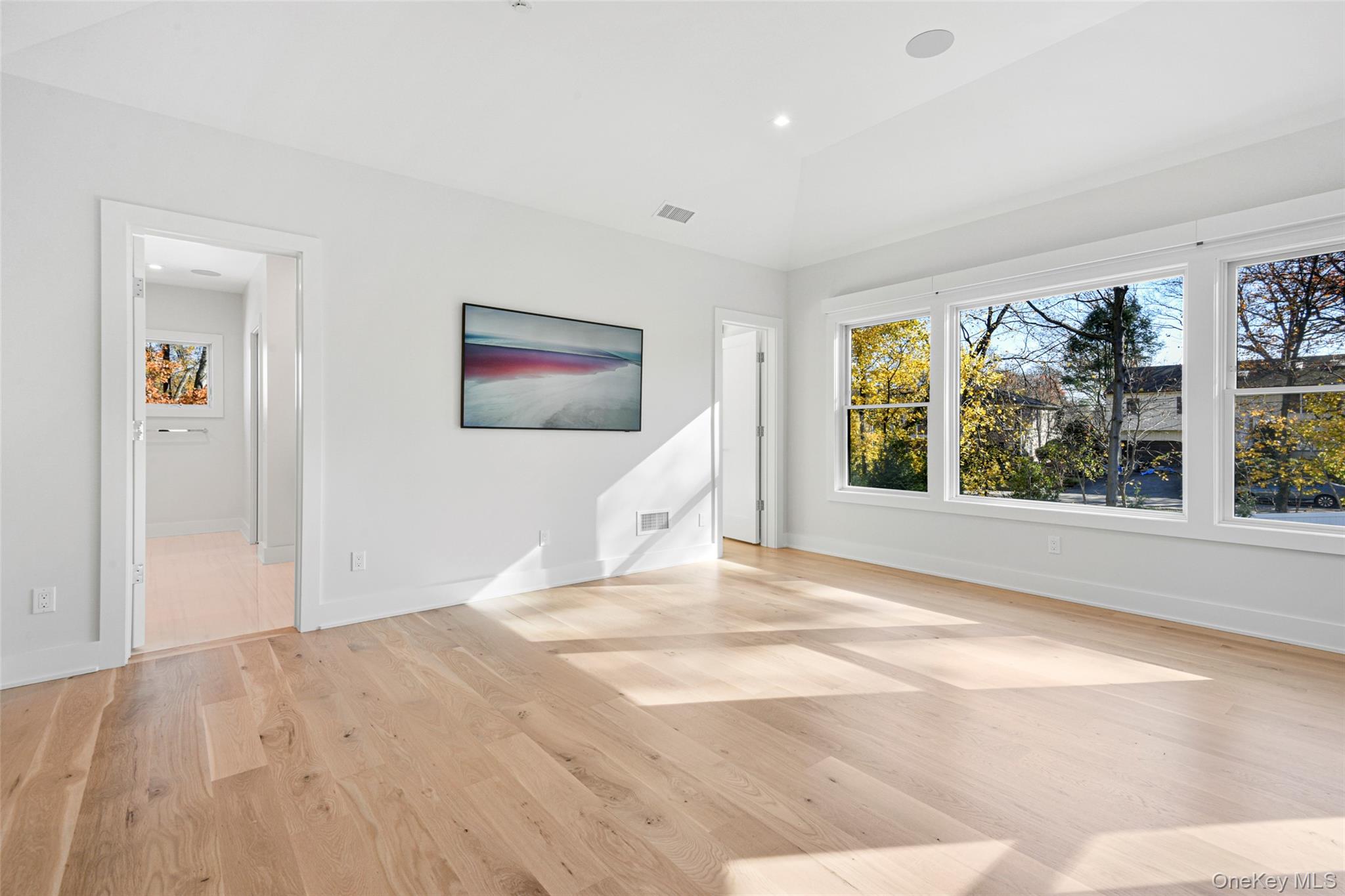 #19 photo, 65 Myrtle Boulevard, Larchmont , NY 10538