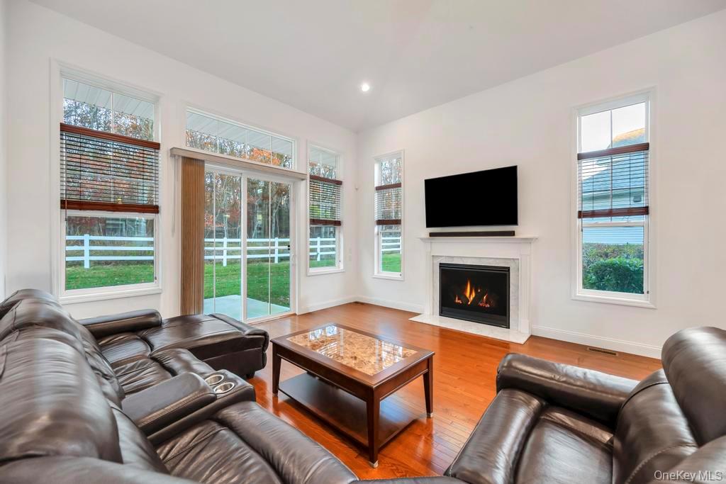 #12 photo, 195 Belmont Circle, Yaphank , NY 11980