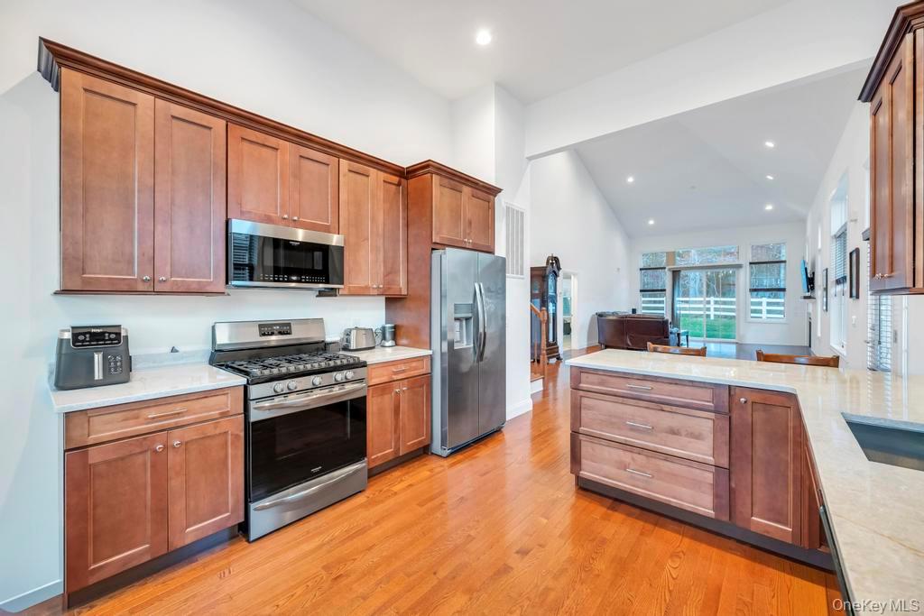 #20 photo, 195 Belmont Circle, Yaphank , NY 11980