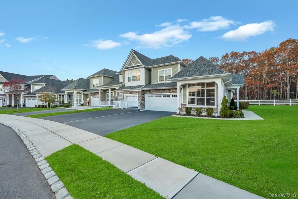 #3 photo, 195 Belmont Circle, Yaphank , NY 11980