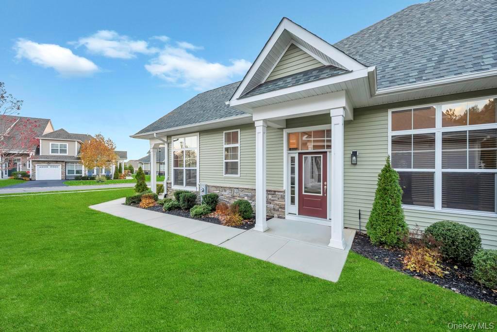 #4 photo, 195 Belmont Circle, Yaphank , NY 11980