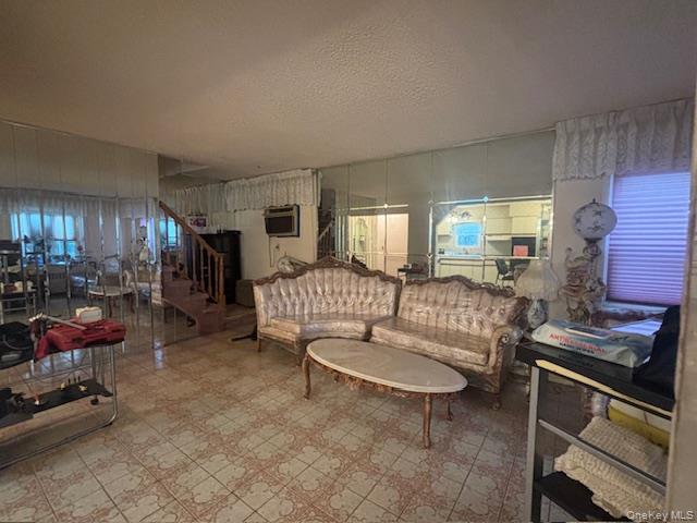 #7 photo, 62 12th Avenue, Mineola , NY 11501