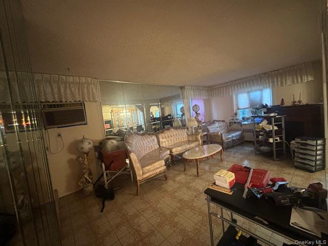 #8 photo, 62 12th Avenue, Mineola , NY 11501