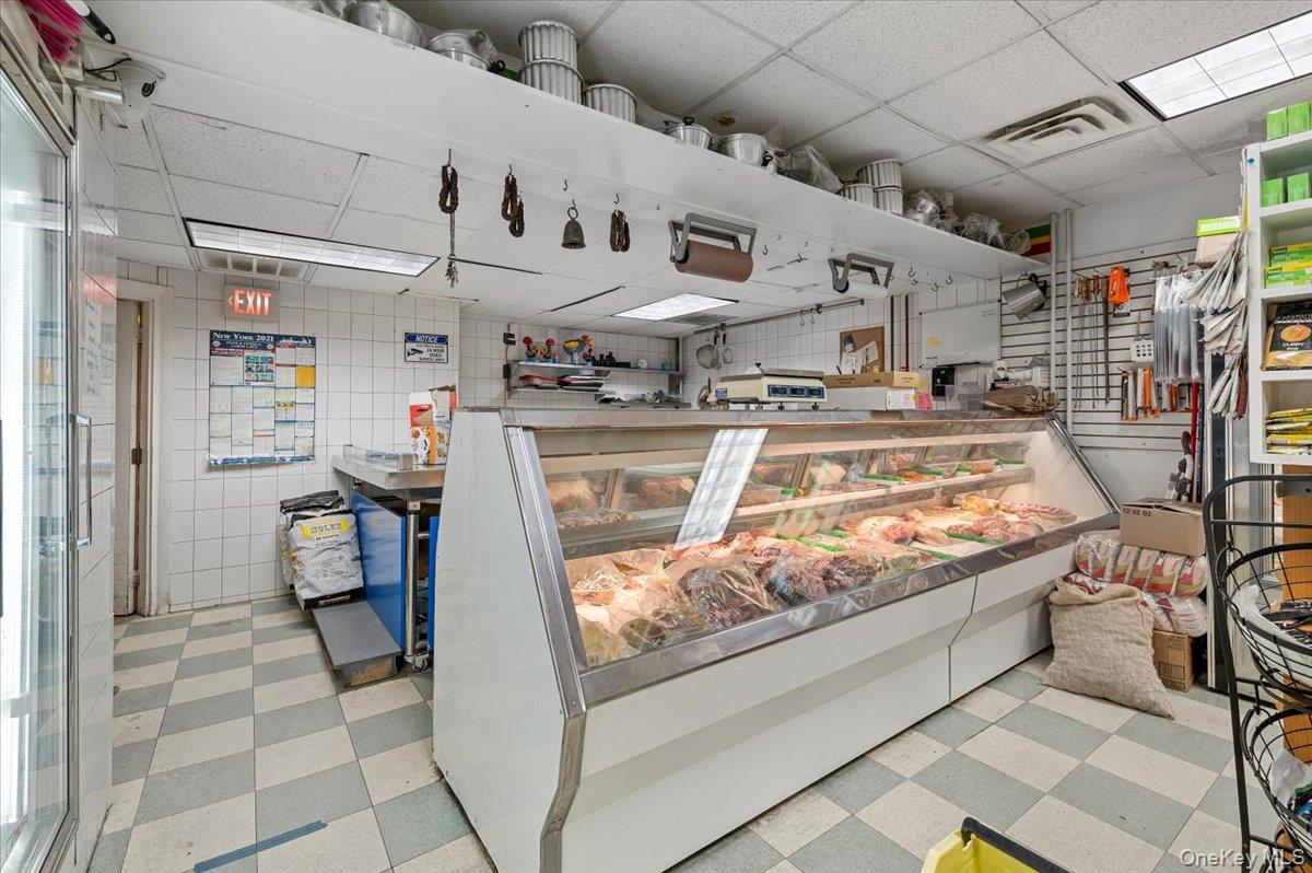 #8 photo, 213-215 Mineola Boulevard, Mineola , NY 11501