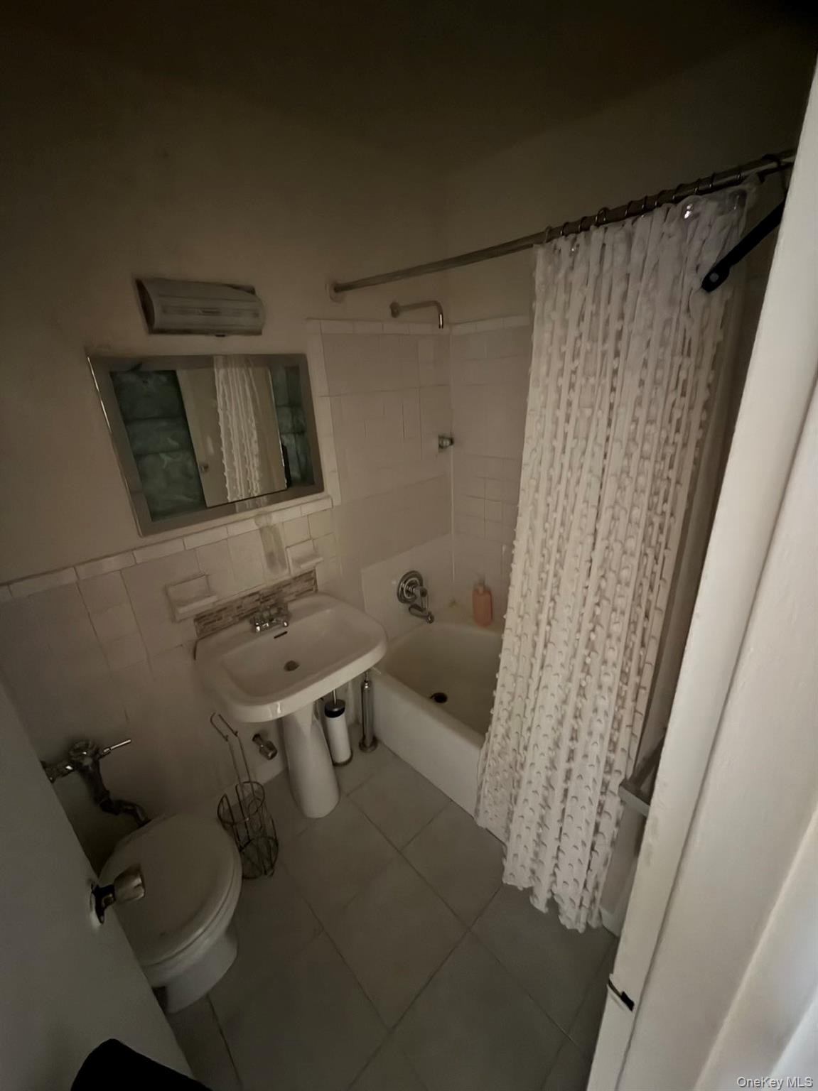 #3 photo, 143-40 Roosevelt Avenue, Flushing , NY 11354