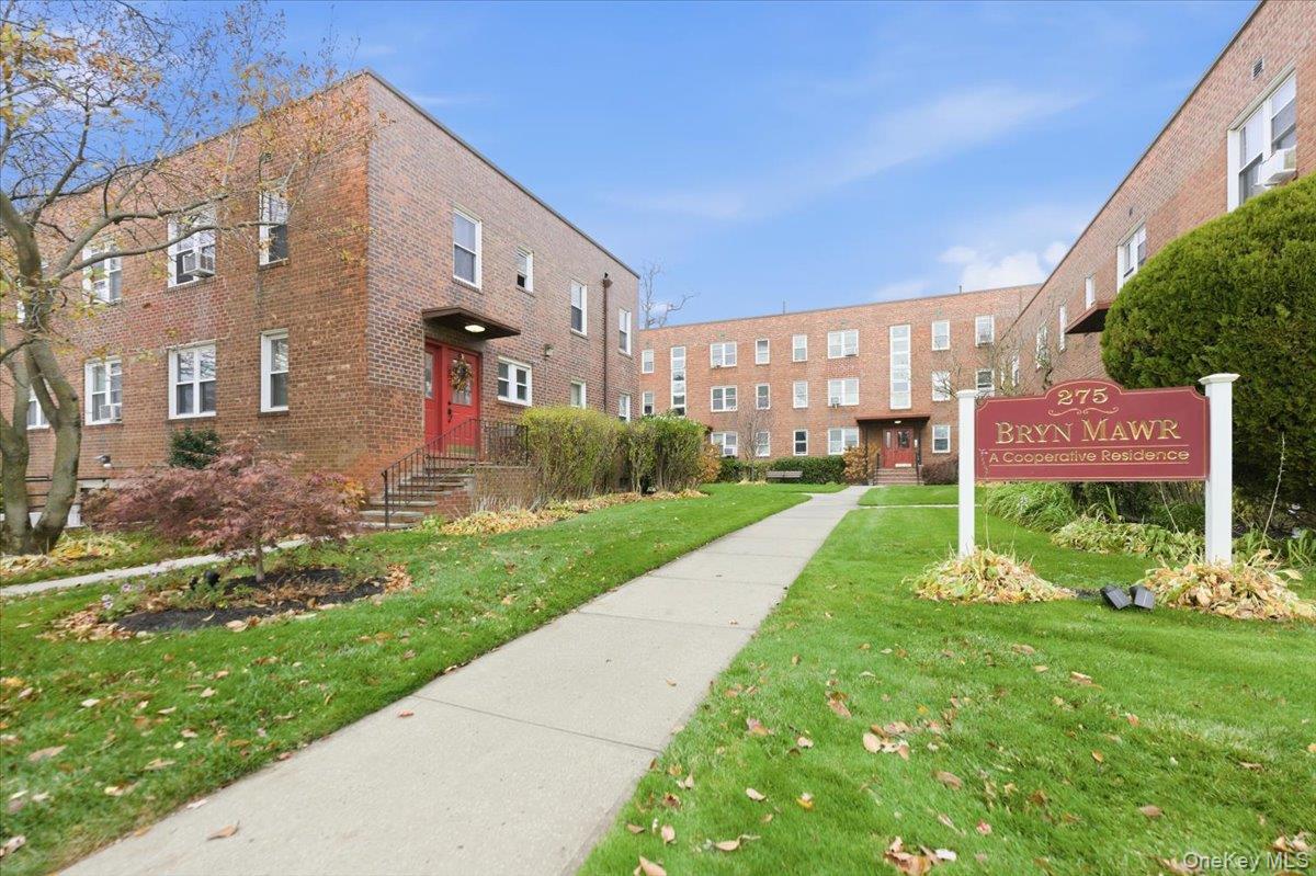 #1 photo, 275 Maple Avenue, Rockville Centre , NY 11570