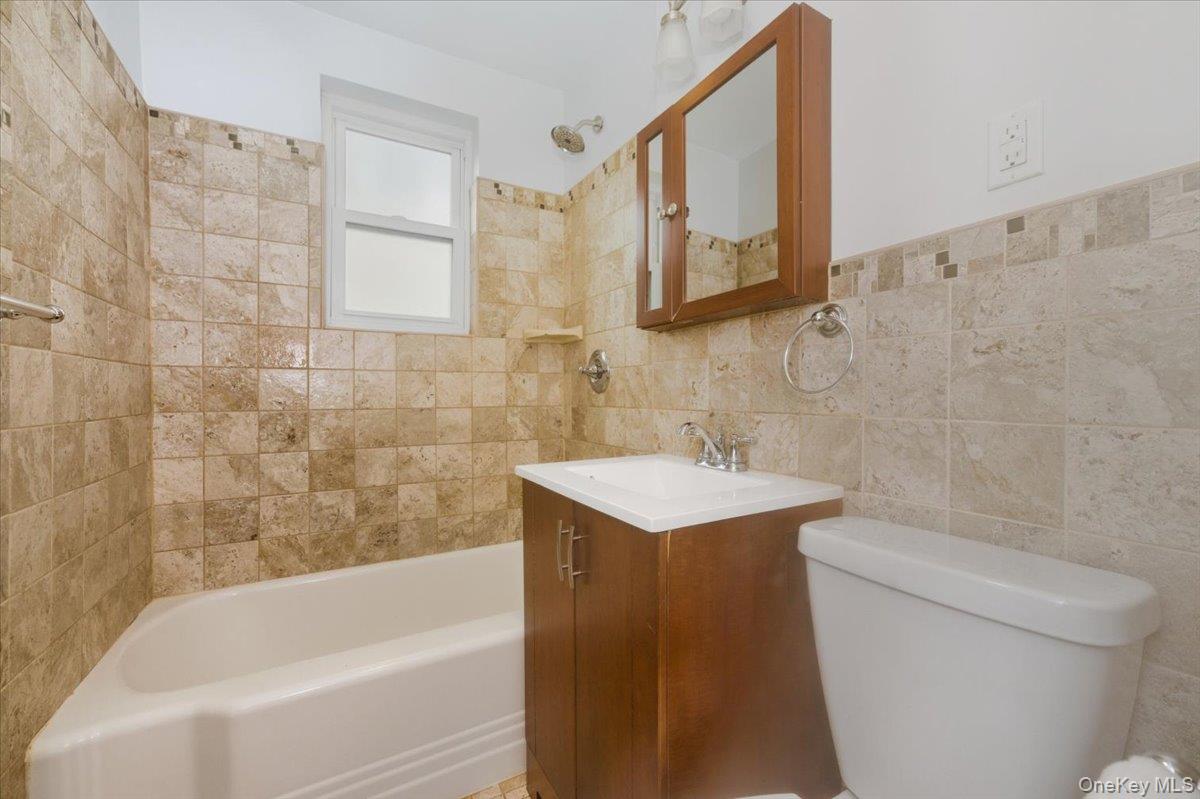 #11 photo, 275 Maple Avenue, Rockville Centre , NY 11570