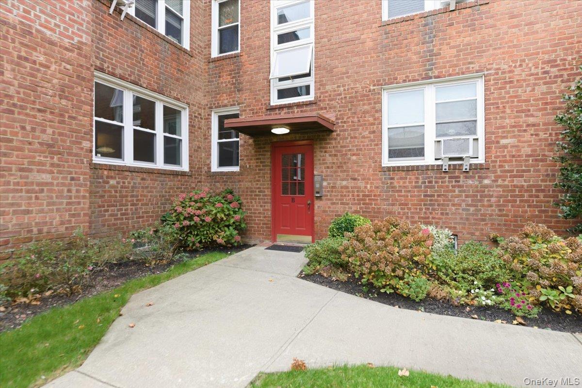 #13 photo, 275 Maple Avenue, Rockville Centre , NY 11570