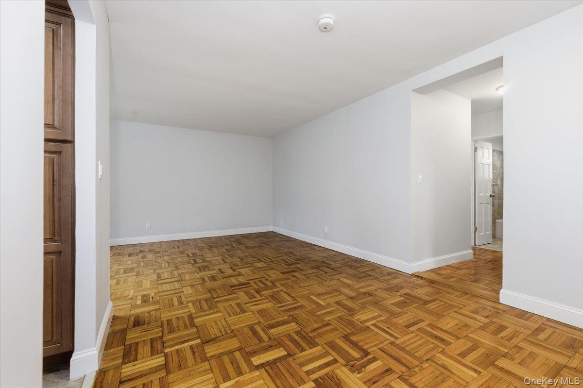 #6 photo, 275 Maple Avenue, Rockville Centre , NY 11570