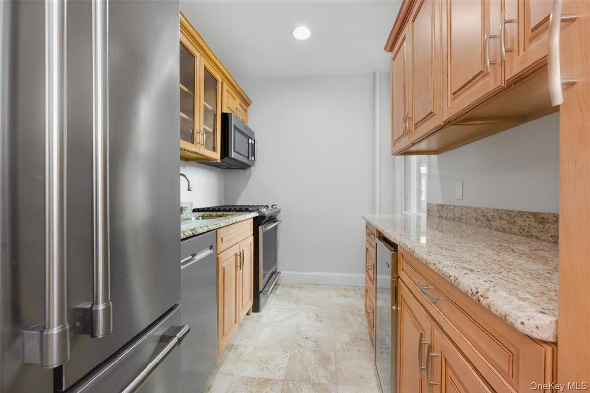 #7 photo, 275 Maple Avenue, Rockville Centre , NY 11570