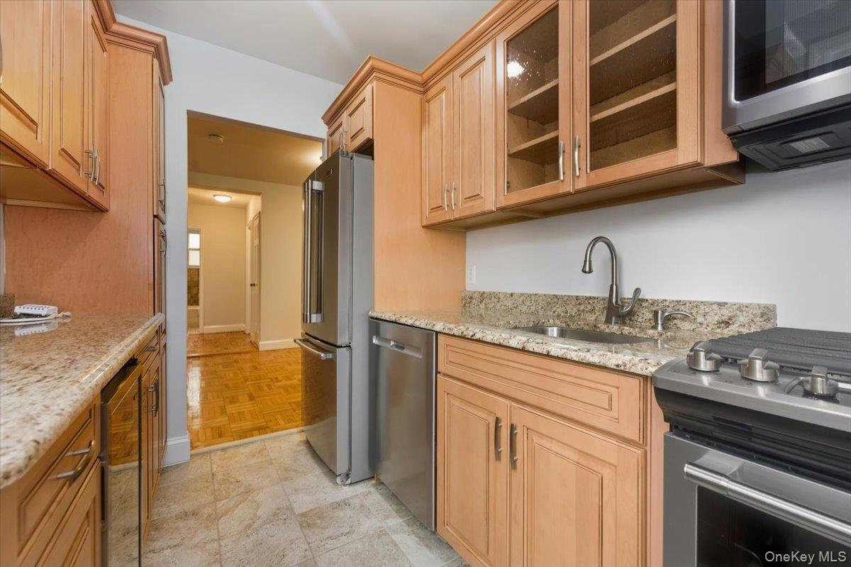 #8 photo, 275 Maple Avenue, Rockville Centre , NY 11570