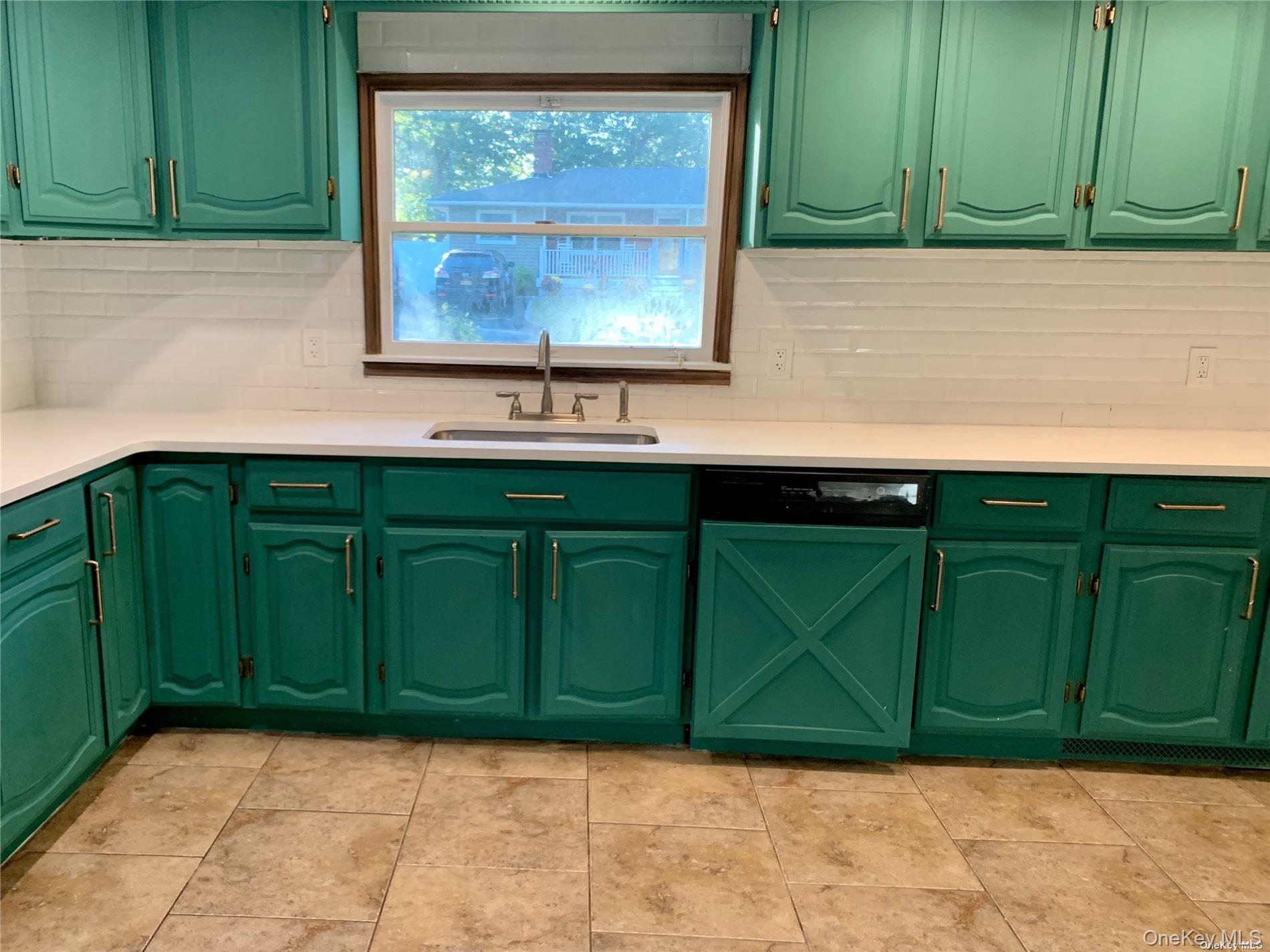 #13 photo, 1671 Claas Avenue, Holbrook , NY 11741