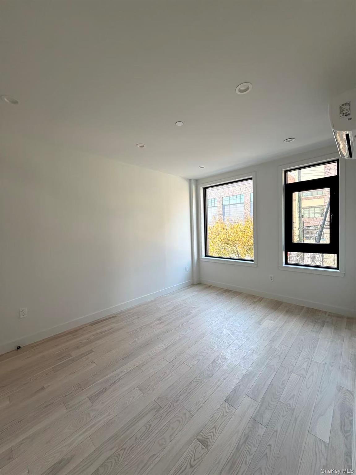 #8 photo, 4009 29th Street, Long Island City , NY 11101