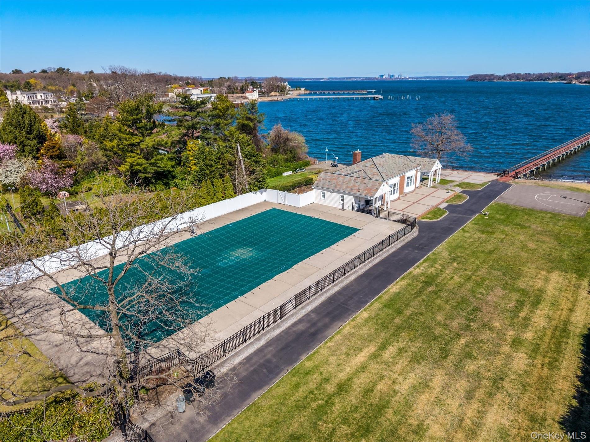 #4 photo, 33 Harbour Road, Great Neck , NY 11024