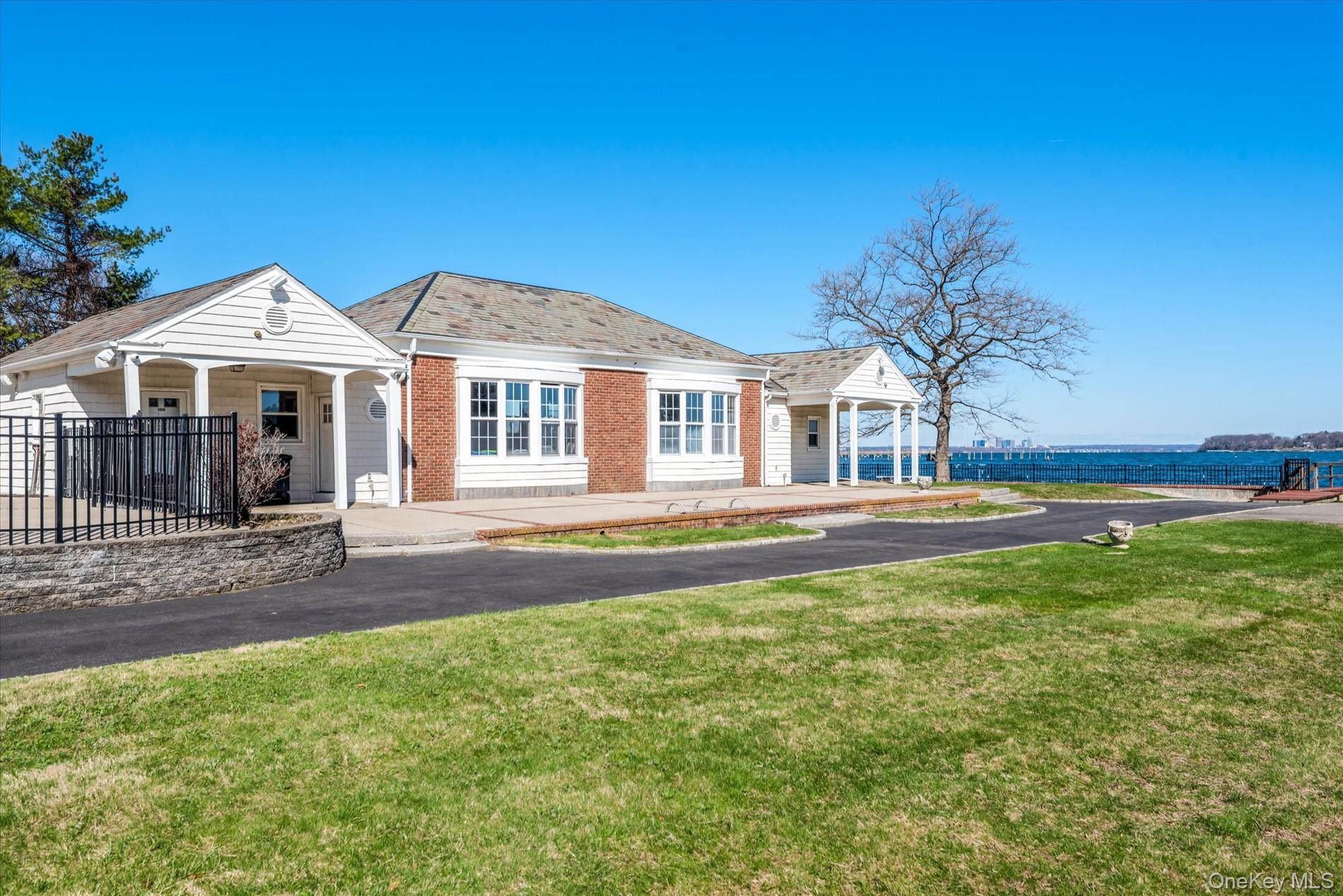 #8 photo, 33 Harbour Road, Great Neck , NY 11024