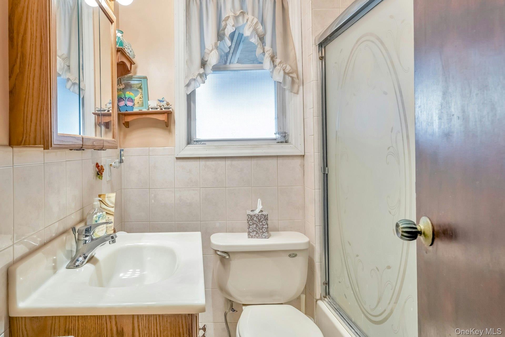 #16 photo, 180 Thomas Street, Brentwood , NY 11717